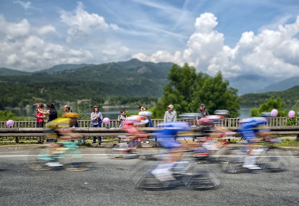 Troppo veloci! (il Giro ad Avigliana) - Claudio Allai